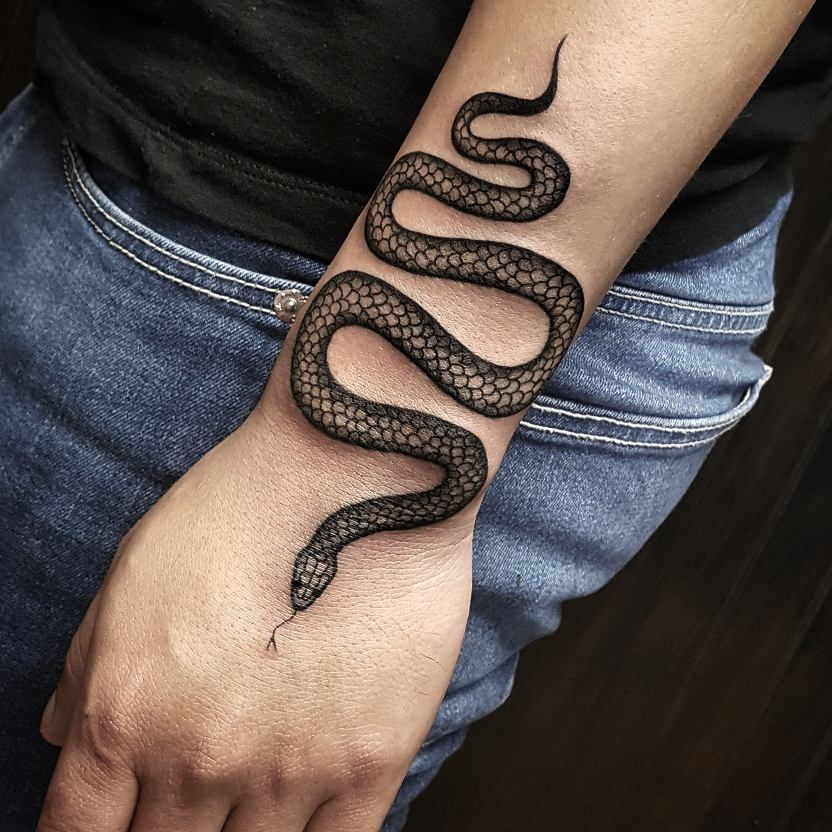 Hình xăm rắn tượng trưng cho sự tái sinh