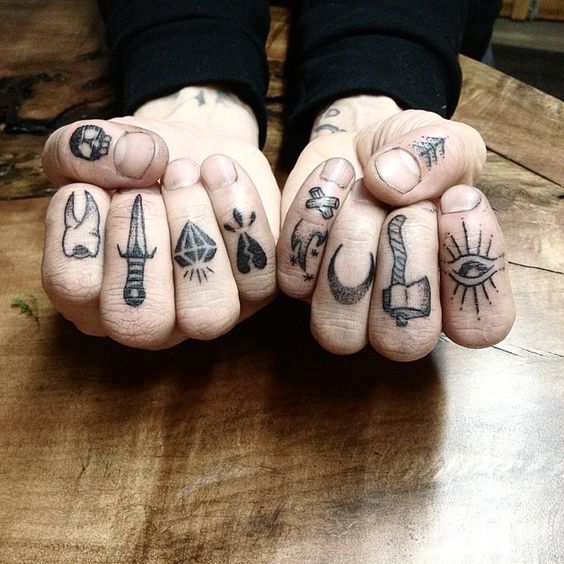 tattoo ngón tay