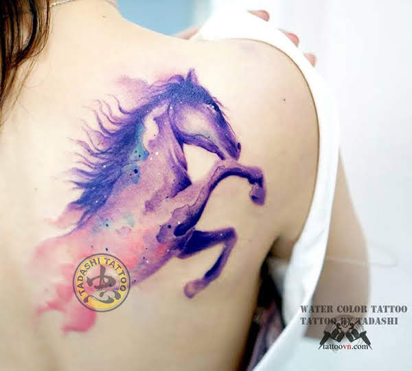 Tatuazhi i kalit me ngjyrë vjollce unike u sjell fat njerëzve të lindur në 1997